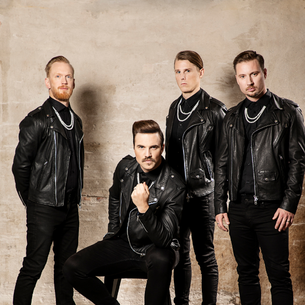 Royal Republic Thumbnail. Vierköpfige Band in schwarzem Leder-Look.