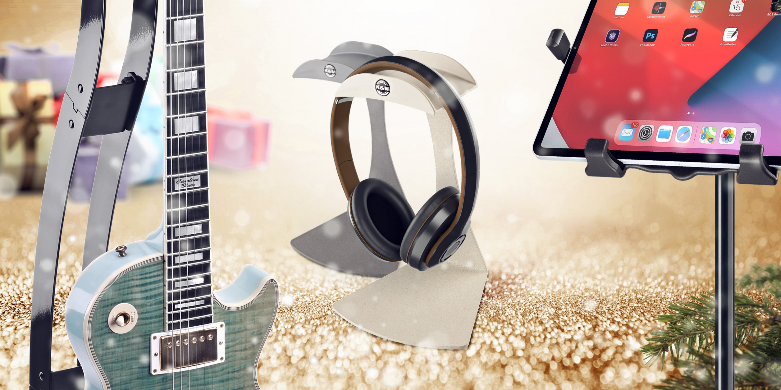 Tablet Ständer, Kopfhörer Tischstativ, Guitar Station - potentielle K&M Geschenke auf weihnachtlichem Hintergrund