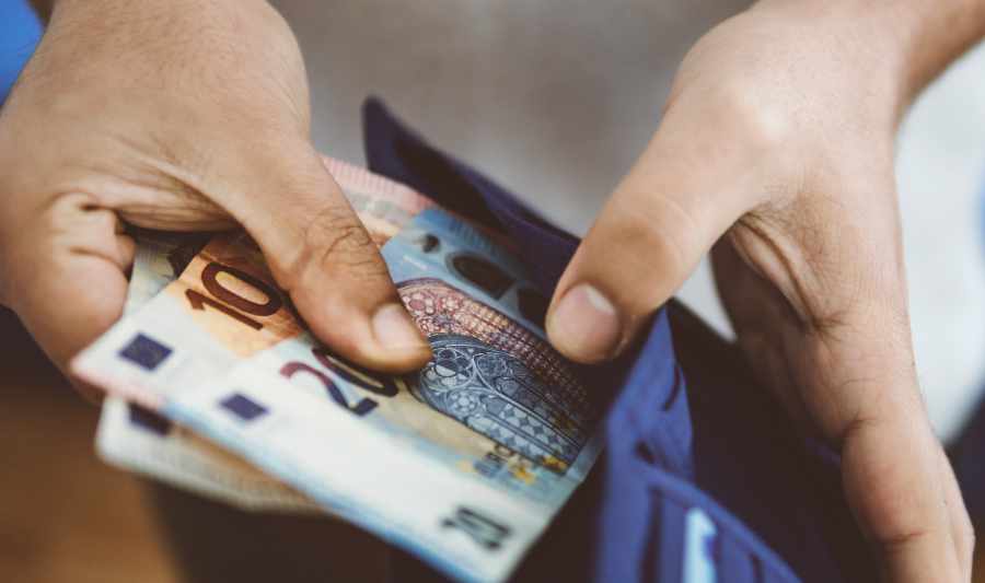 Arbeiten bei K&M I Faire Vergütung I Euroscheine