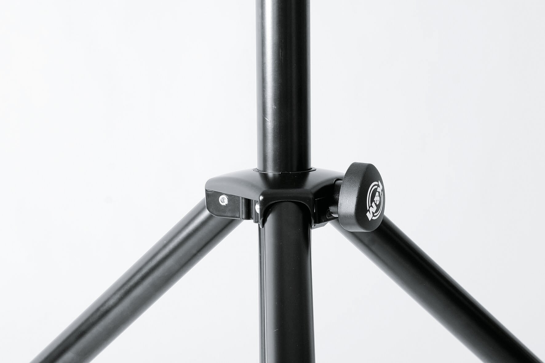 Speaker stand