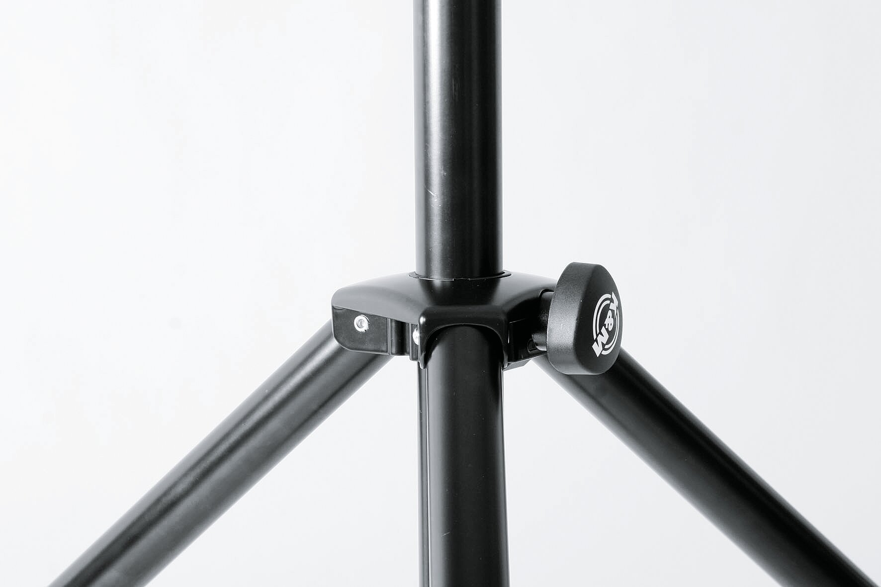 Speaker stand